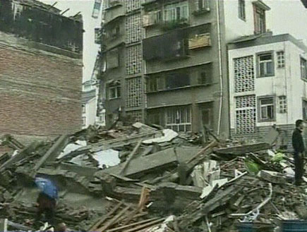 הריסות באיזור רעידת האדמה בסין (תמונת AVI: עדי רם, חדשות)